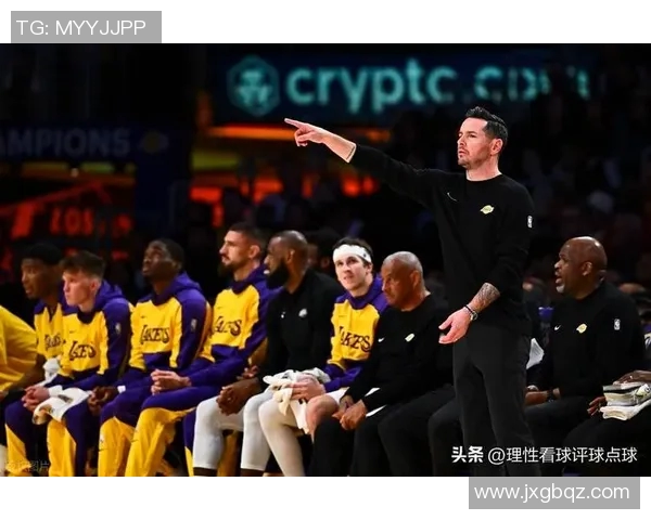 韦德:詹姆斯正玩着高尔夫模拟器 他根本没把雷迪克批评湖人这事放在心上